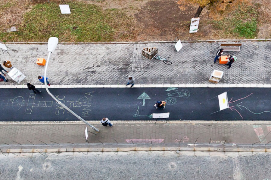 Thomaspierre architects – Pavlovský+Kubačka a studenti ARC FAST VUT v Brně -  Předprostor Pedagogické fakulty Masarykovy univerzity na ul. Poříčí, Fotografie z happeningu 18. října 2016 Autor foto: Dvadva